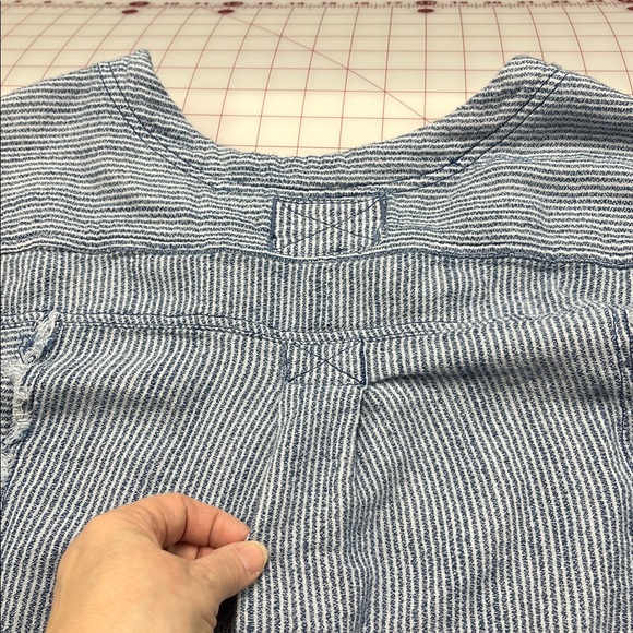 FREE PEOPLE WE THE FREE "By The Shore" Boho Casual Oversized Indigo Stripe Top M - Picture 11 of 16